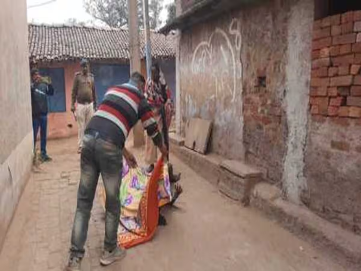 Girlfriend sets herself on fire in front of boyfriend's house in Adityapur, dies