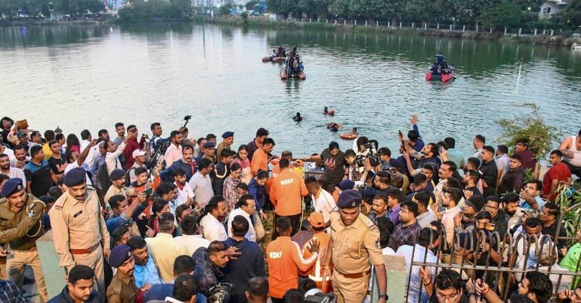 Gujarat News: Killing 14 kids and 2 teachers, a Boat overturns in lake in Vadodara