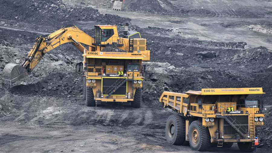 Jharkhand News: SP's action on DIG's report in illegal coal business, one station in-charge suspended, show cause to the other.