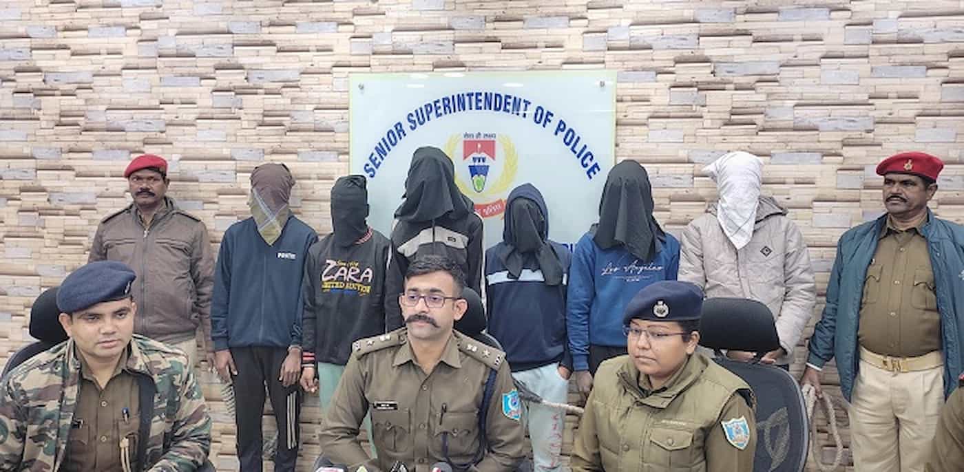 Jamshedpur News: Jamshedpur's Cyber Police arrests a gang of 6 online scammers from Chakulia.