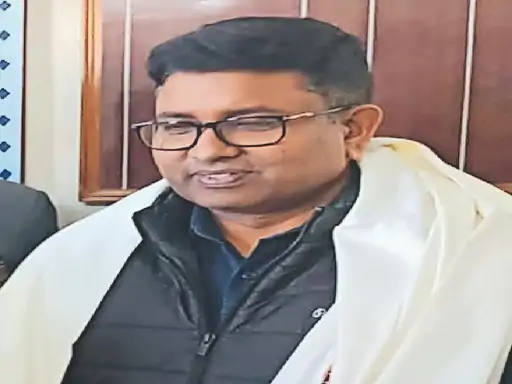 Hazaribagh News: Over 200 People alleged Sadar CO of Corruption.