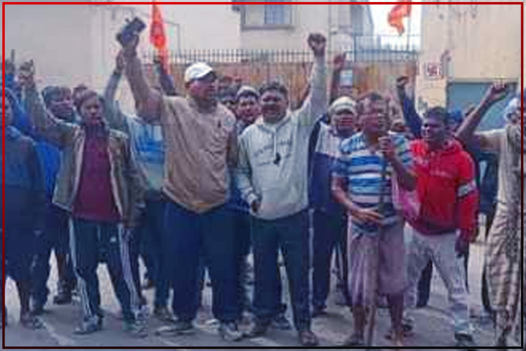 Jamshedpur News: People in Sundernagar protest the pollution of the water caused by the mill.