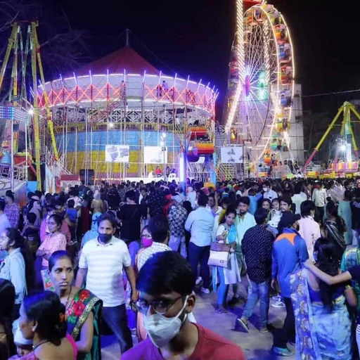 Hyderabad's Numaish Fair Sees Huge Crowd Surge Despite Online Shopping Boom