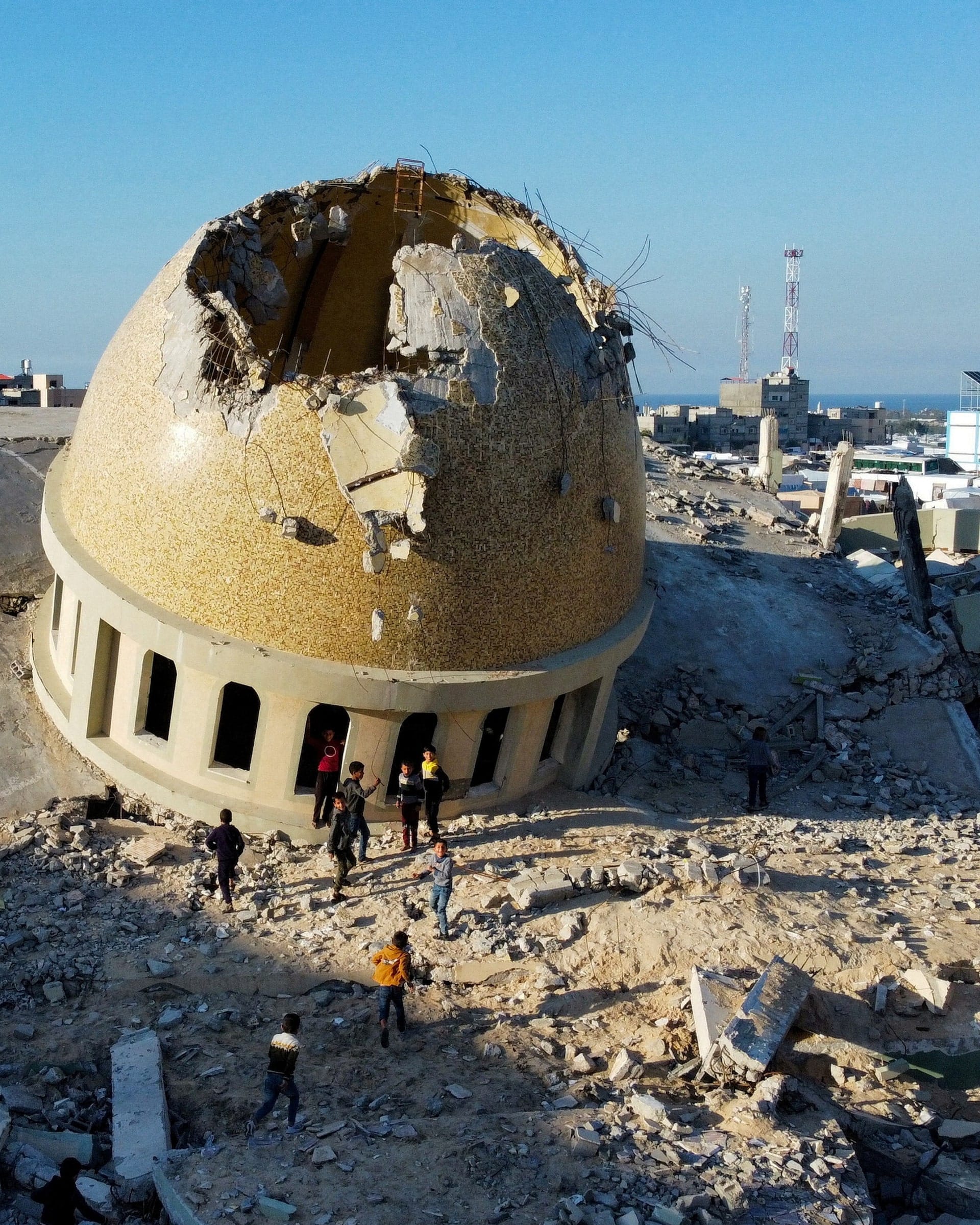 Israeli Forces Demolish Hundreds of Mosques in Gaza, Ministry Reports