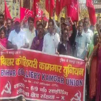 Dhanbad Villagers Protest Siding Closure, Demand Jobs