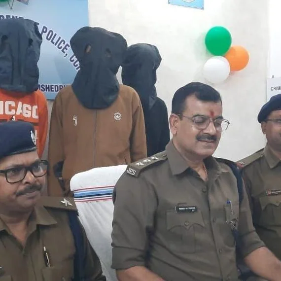 Jamshedpur Police Nab 3 Vehicle Thieves, Recover Stolen Tata Ace