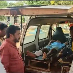 Jharkhand Accident: 3 Injured After Pickup Van Hits Motorcycle Near Chakulia