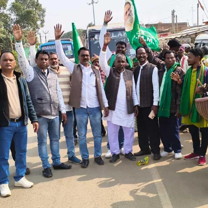 Jharkhand Workers Flock to JMM Foundation Day Event