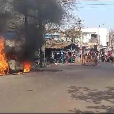 Just In: Car Fire Engulfs Vehicle in Dhanbad, Jharkhand; Driver Safe