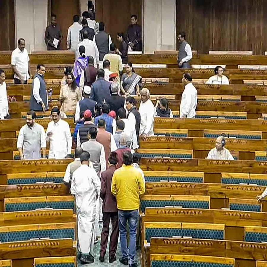 New Delhi: Opposition MPs Walk Out of Parliament Over 30 Kumbh Deaths During Budget