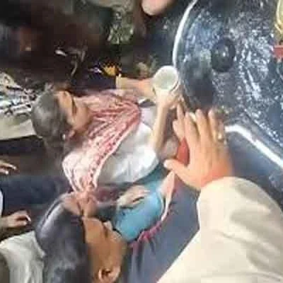 Sara Ali Khan Offers Prayers at Jharkhand's Baba Baidyanath Temple
