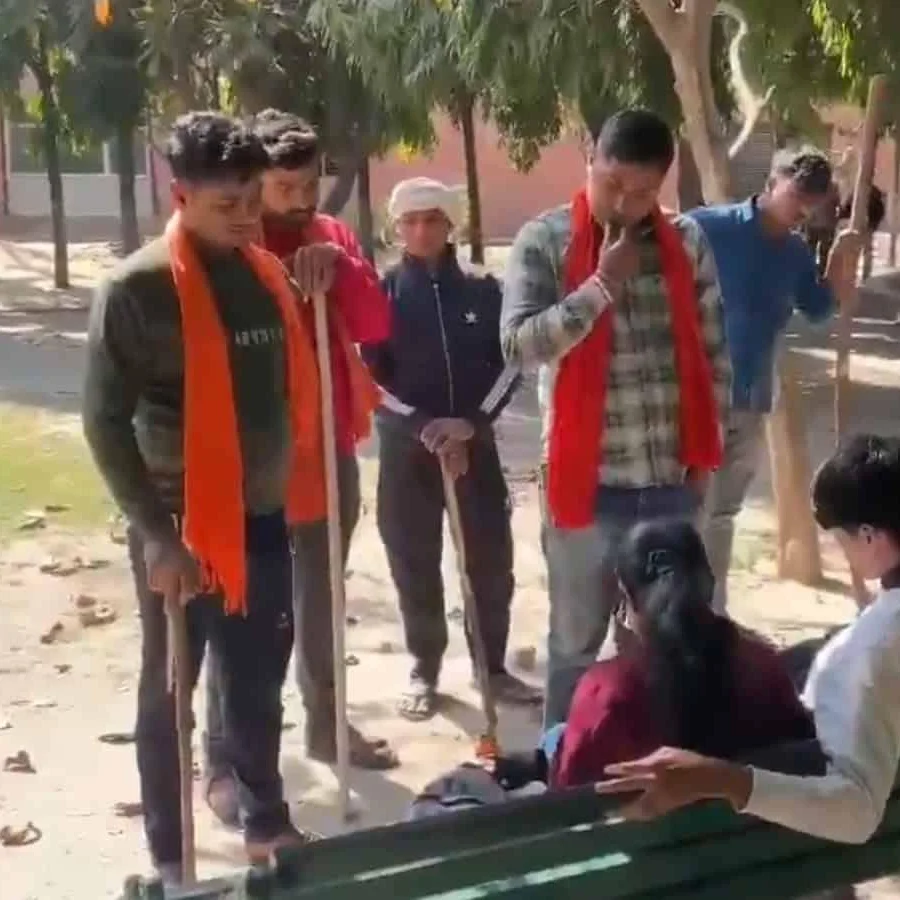 Uttar Pradesh Moral Policing: Bajrang Dal Harasses Couples Ahead of Valentine's Day